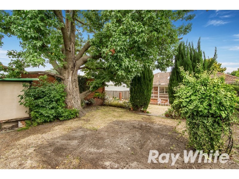 18 Edwards Street, Burwood VIC 3125