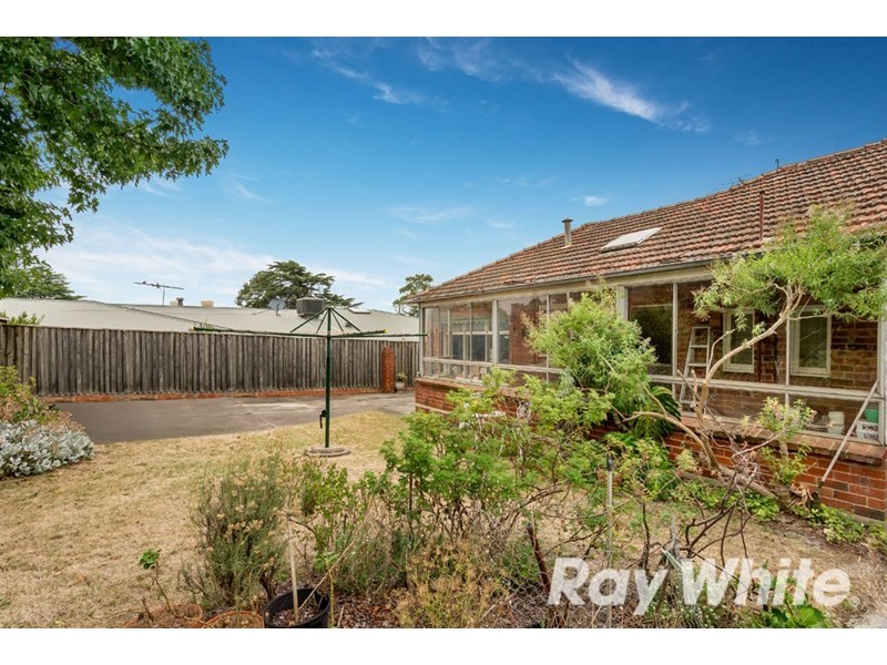 18 Edwards Street, Burwood VIC 3125