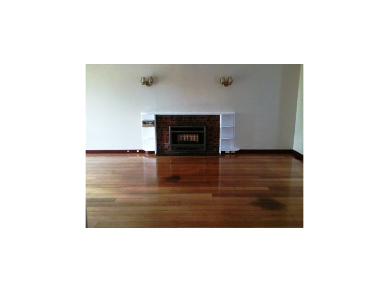 18 Renown Street, Burwood VIC 3125