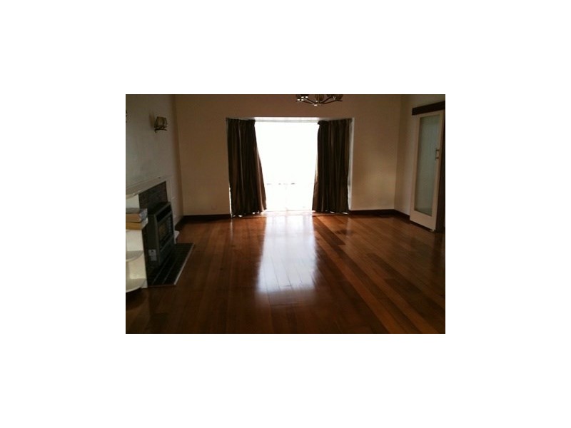 18 Renown Street, Burwood VIC 3125