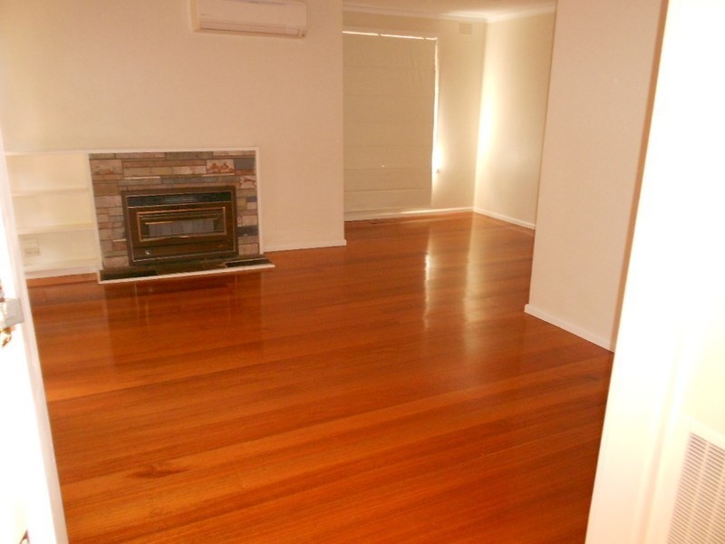 18 Bonview Crescent, Burwood East VIC 3151