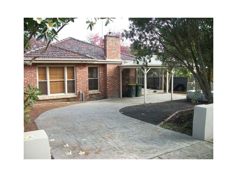 16 Pakenham Street, Blackburn VIC 3130