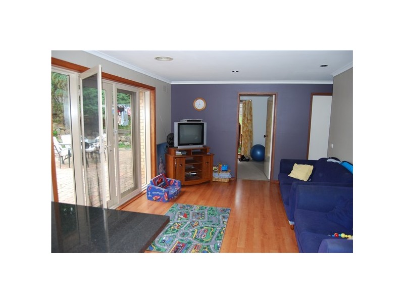 17 Highmont Drive, Vermont South VIC 3133