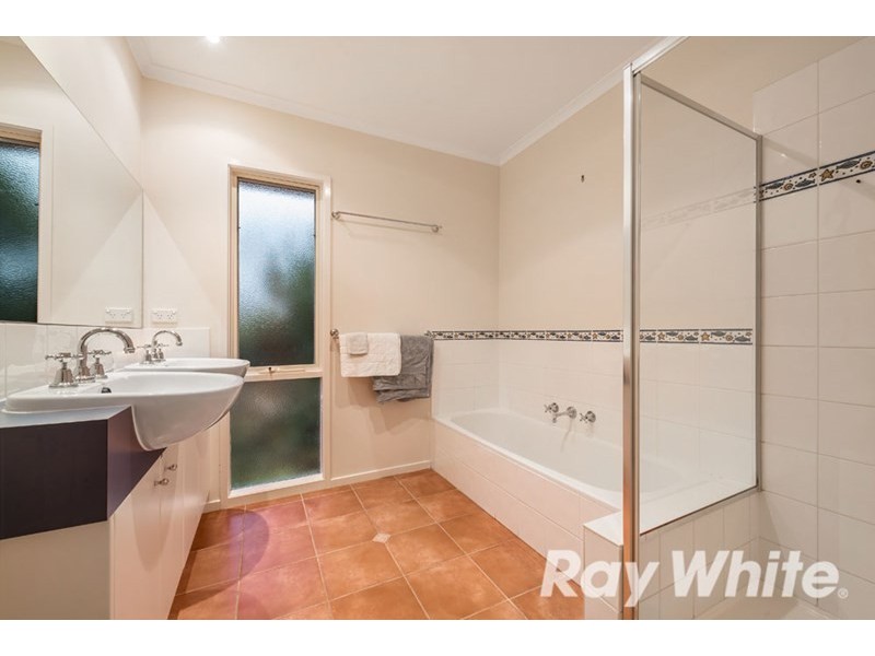1 Nadia Place, Vermont South VIC 3133