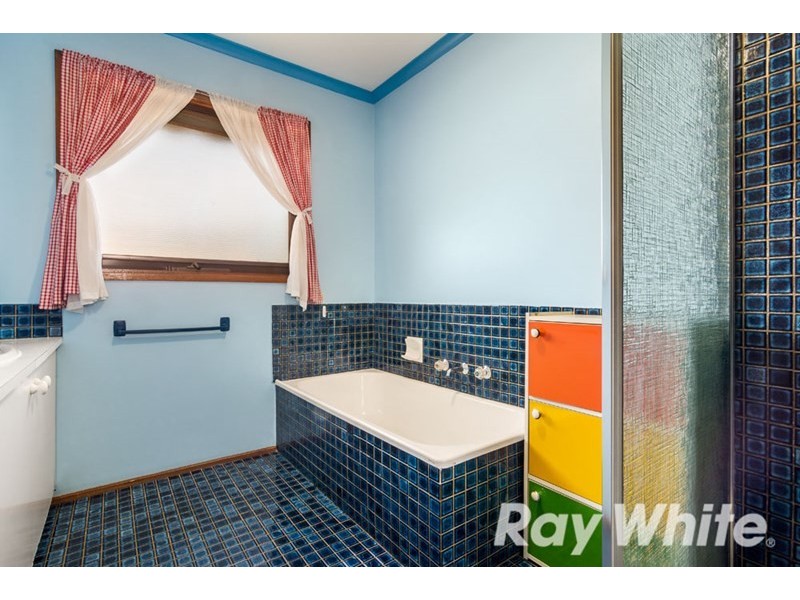 35 Fernlea Crescent, Doncaster East VIC 3109