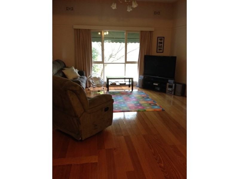 33 Main Street, Blackburn VIC 3130