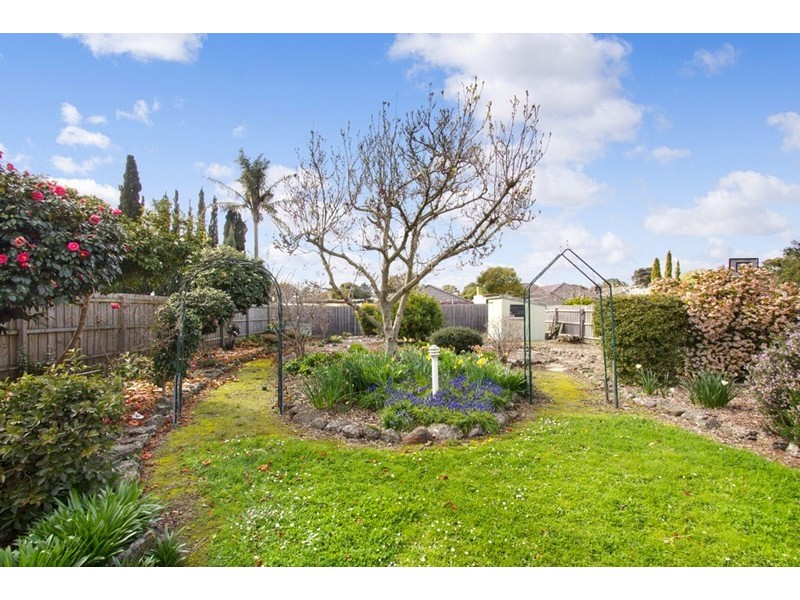 9 Jaques Grove, Forest Hill VIC 3131