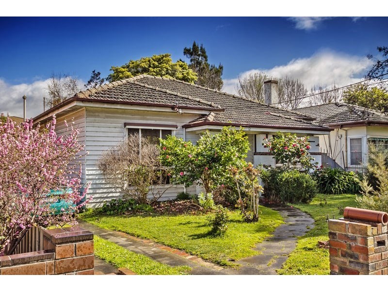 12 Queen Street, Blackburn VIC 3130