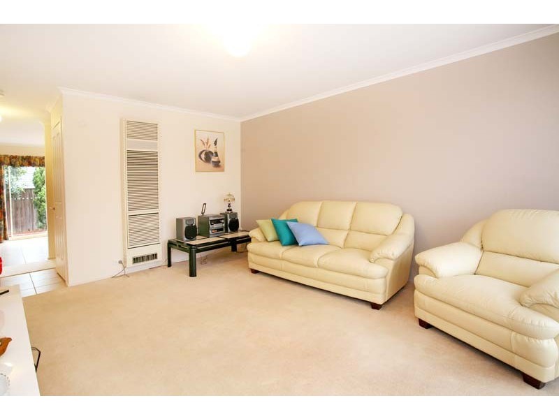 8 Sandon Circuit, Forest Hill VIC 3131