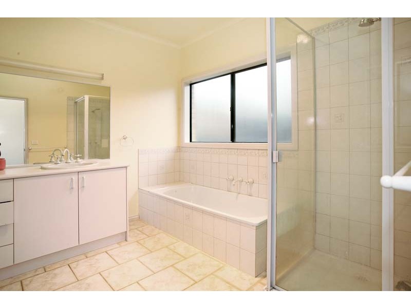 2A Cook Road, Mitcham VIC 3132