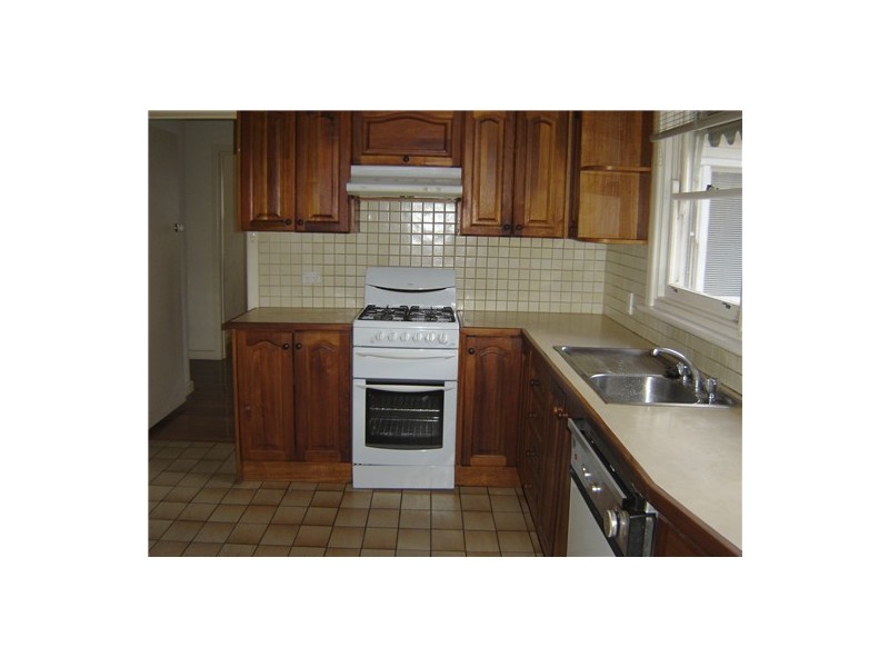 32 McComas Grove, Burwood VIC 3125