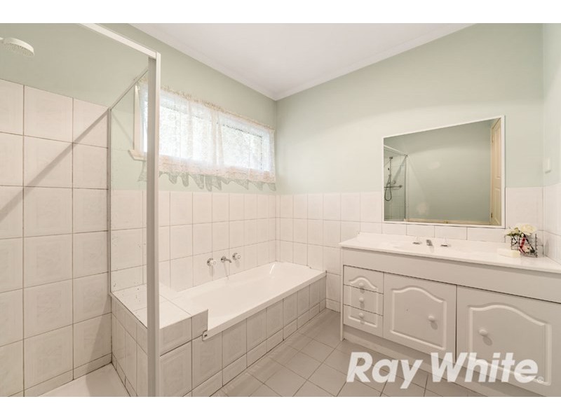 32 Donbirn Way, Vermont South VIC 3133