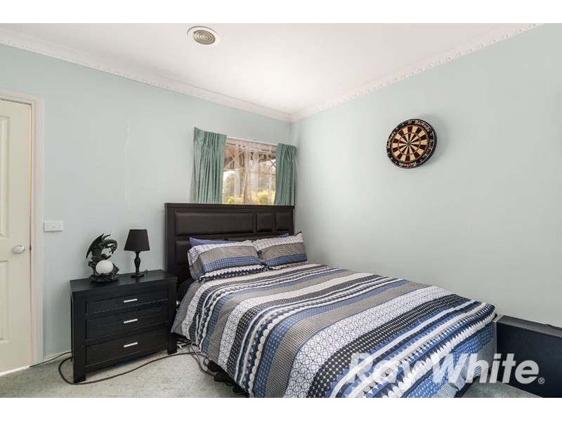 32 Donbirn Way, Vermont South VIC 3133