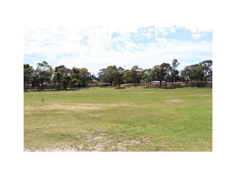 4 Scarlet Oak Court, Blackburn South VIC 3130