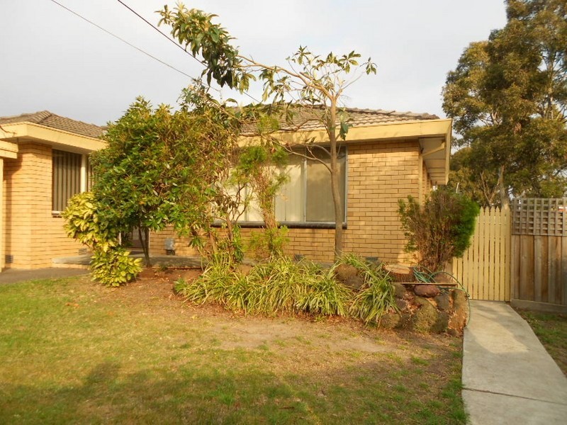 2 Robinlee Avenue, Burwood East VIC 3151