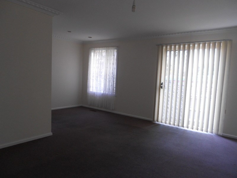 2 Robinlee Avenue, Burwood East VIC 3151