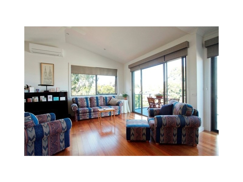 2/2 Kneale Drive, Box Hill North VIC 3129