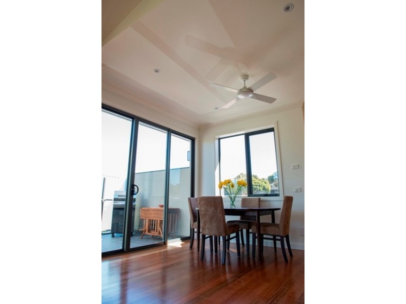 2/2 Kneale Drive, Box Hill North VIC 3129