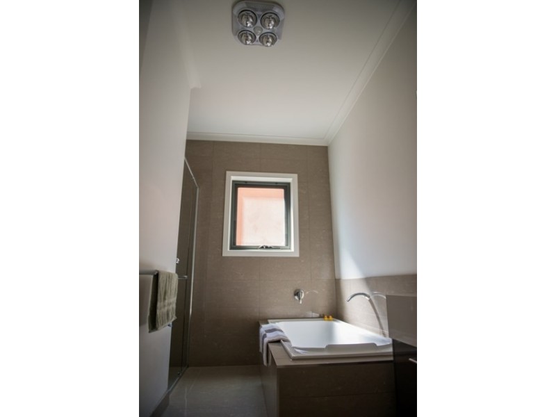 2/2 Kneale Drive, Box Hill North VIC 3129