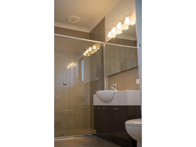 2/2 Kneale Drive, Box Hill North VIC 3129