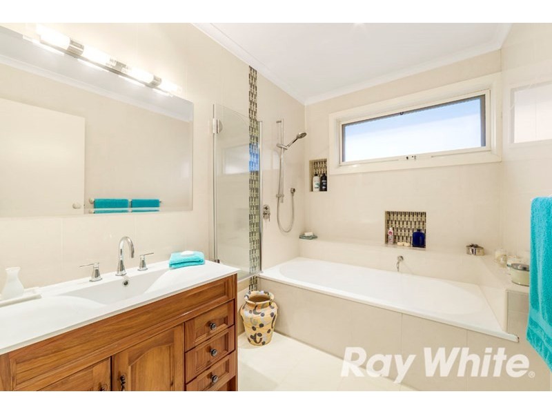 6 Bronwyn Court, Blackburn South VIC 3130