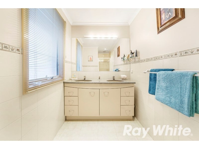 6 Bronwyn Court, Blackburn South VIC 3130