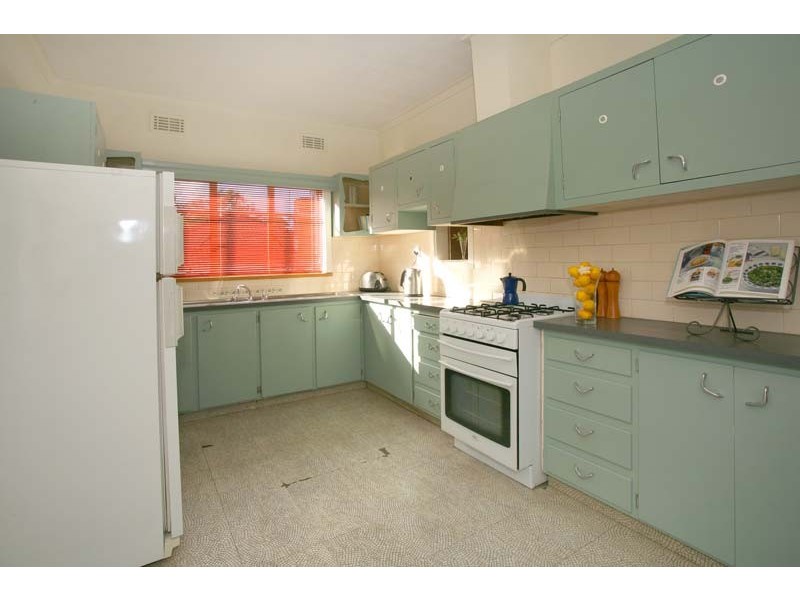 4 Bridgeford Avenue, Blackburn North VIC 3130