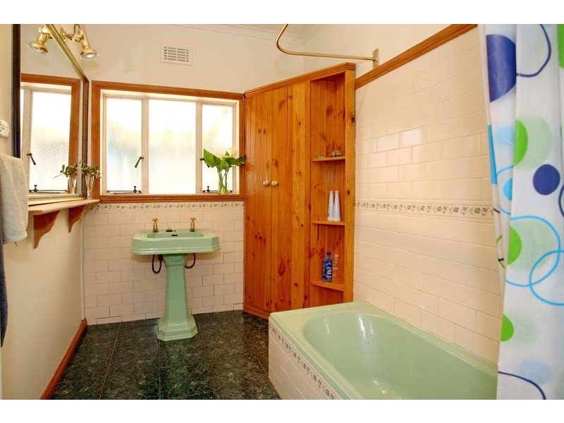 4 Bridgeford Avenue, Blackburn North VIC 3130