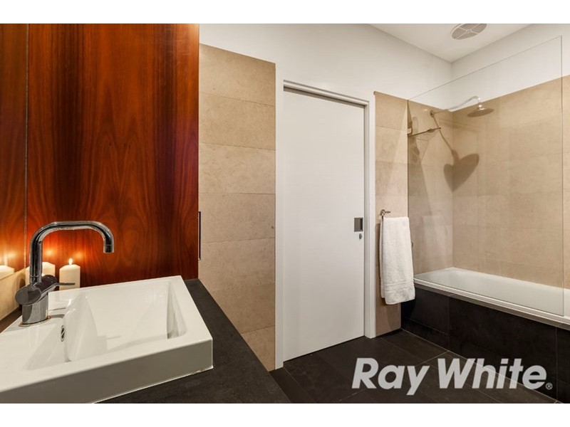 6 Paul Avenue, Box Hill North VIC 3129