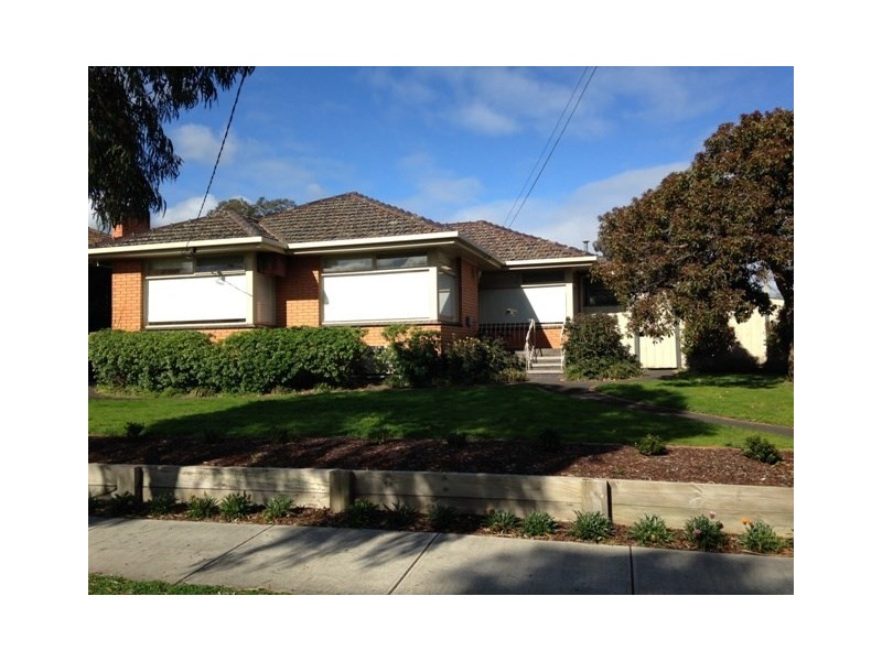 18 Robyn Drive, Nunawading VIC 3131