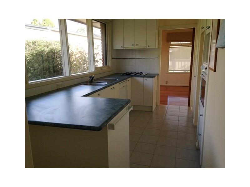 18 Robyn Drive, Nunawading VIC 3131