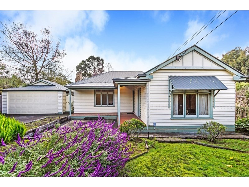 17 Elmhurst Road, Blackburn VIC 3130