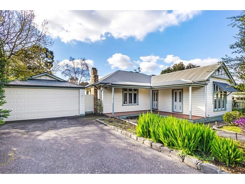 17 Elmhurst Road, Blackburn VIC 3130