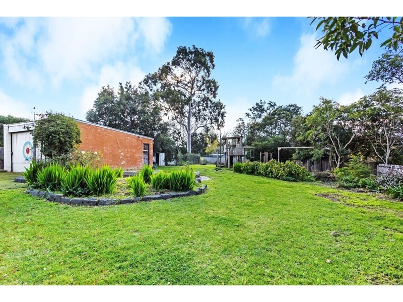 17 Elmhurst Road, Blackburn VIC 3130