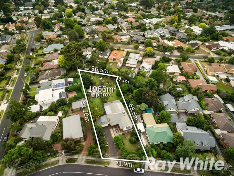 17 Elmhurst Road, Blackburn VIC 3130