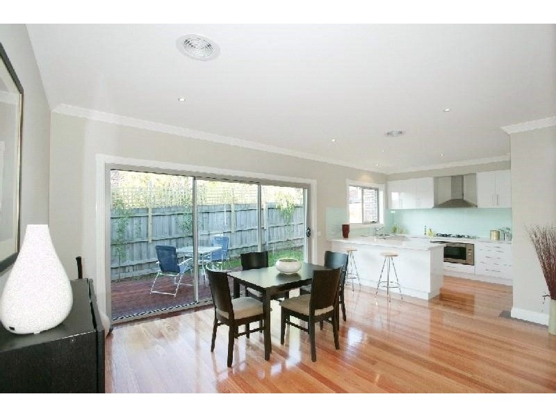2/11 Linden Street, Box Hill South VIC 3128