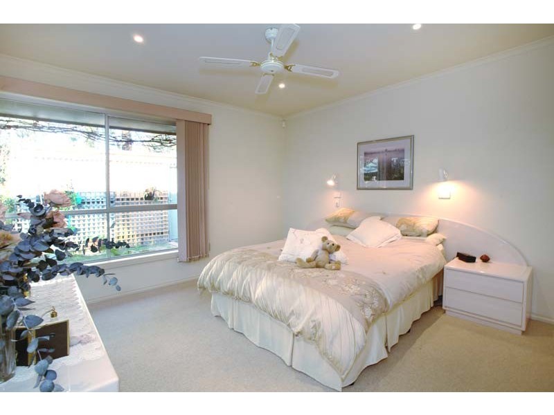 25 Samuel Road, Blackburn South VIC 3130