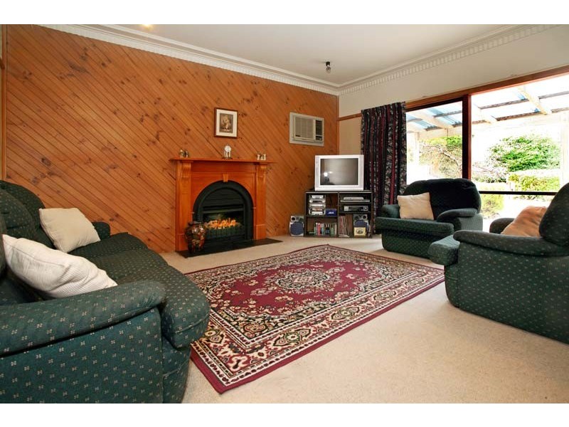 2 Almer Avenue, Blackburn VIC 3130