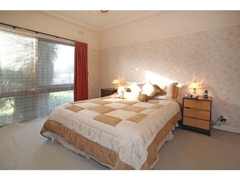 2 Almer Avenue, Blackburn VIC 3130