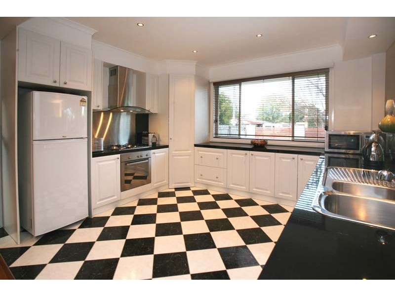 4 Hampshire Road, Forest Hill VIC 3131