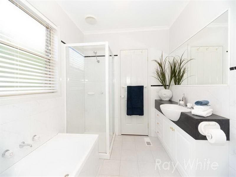 1/2 Agra Street, Mitcham VIC 3132