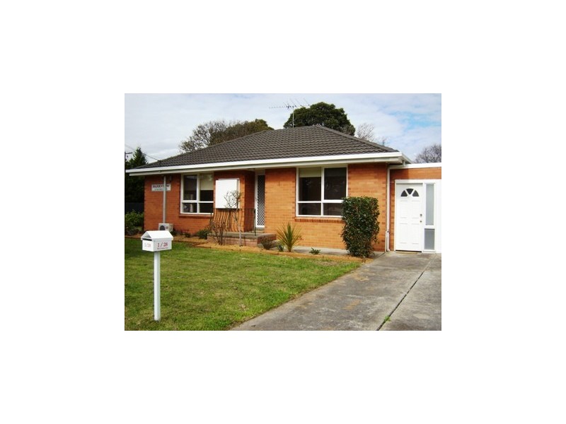 1/28 McComas Grove, Burwood VIC 3125