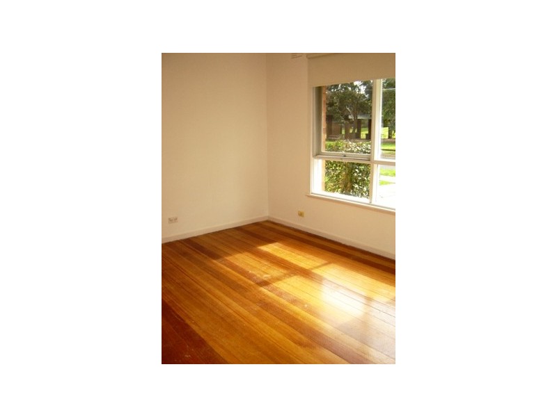 1/28 McComas Grove, Burwood VIC 3125