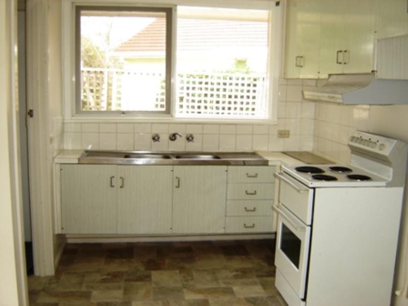 1/28 McComas Grove, Burwood VIC 3125