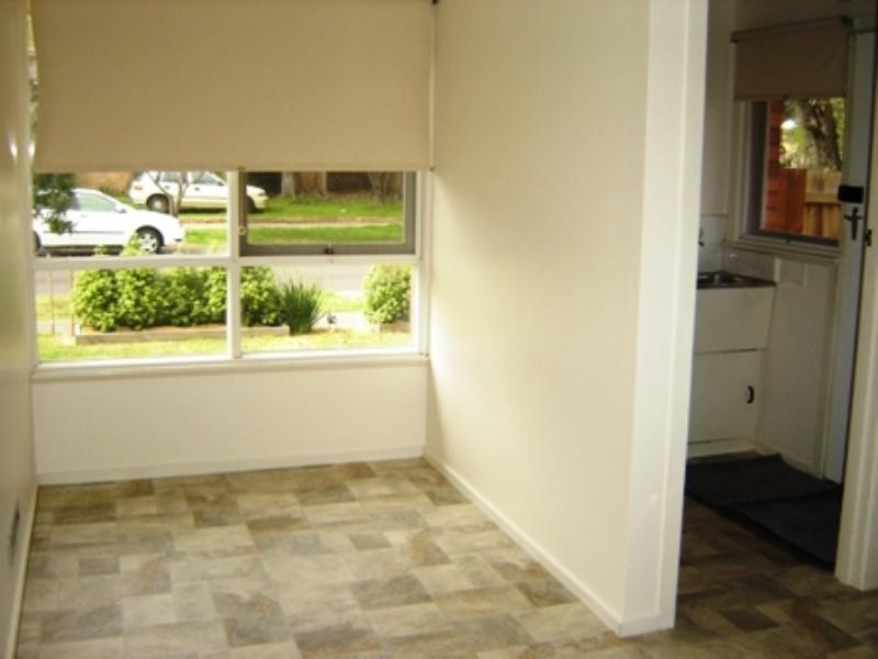 1/28 McComas Grove, Burwood VIC 3125