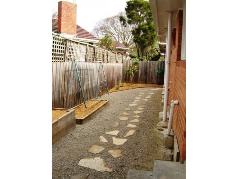 1/28 McComas Grove, Burwood VIC 3125