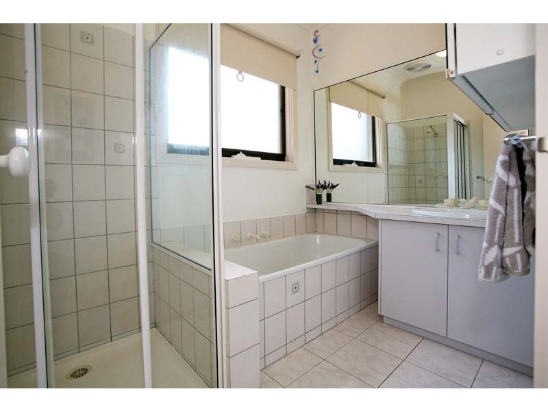 2/42 Carween Avenue, Mitcham VIC 3132