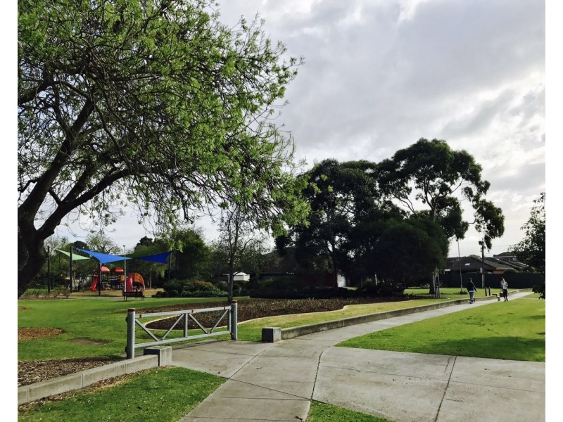 8-8A Wattle Grove, Mckinnon VIC 3204