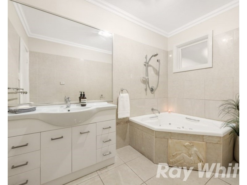 10 Henty Court, Croydon VIC 3136