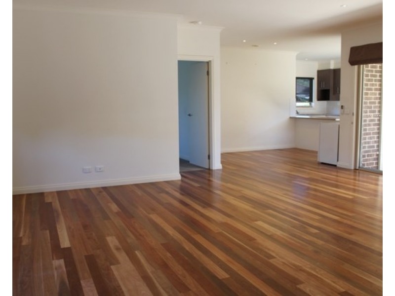 18 Aubrey Grove, Boronia VIC 3155